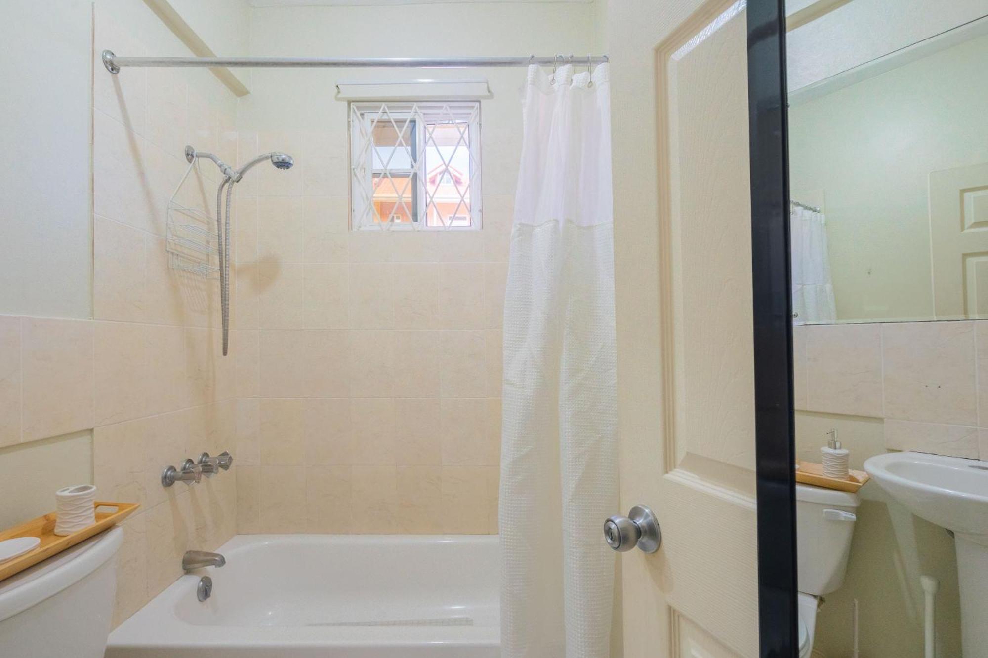 Musgrave Annex- Comfy 1 Bedroom Apartment On The Ground Floor Κίνγκστον Εξωτερικό φωτογραφία
